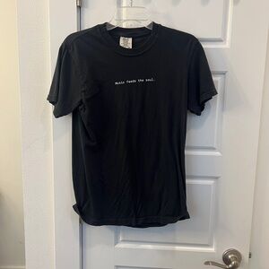 The Concourse Project Black Graphic T-Shirt size small women’s